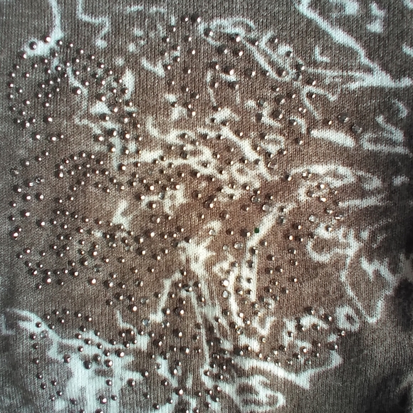 Sweater with hood - Picture 12 of 14